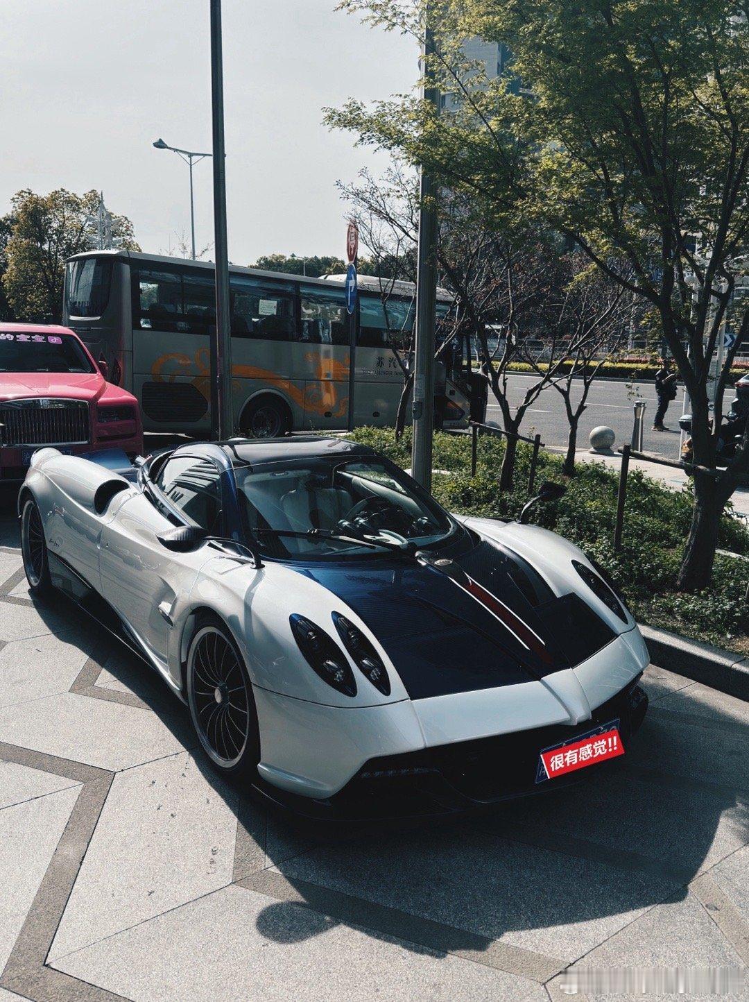 近期所见[哇] 没想到之前东京的两台漂亮的Roadster 都在江浙沪见到了[a
