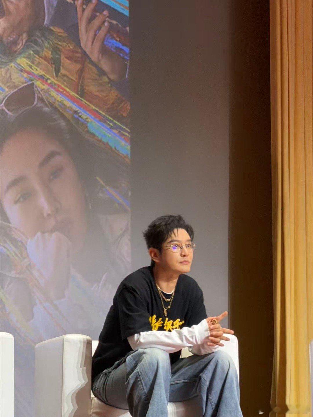 黄晓明新片清华首映口碑《阳光俱乐部》在清华首映的口碑非常好，亲情、治愈、家庭关系