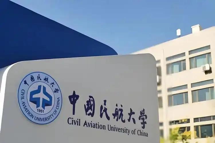 河北工业大学在天津，不在河北
四川美术学院在重庆，不在四川
中国医科大学在沈阳，