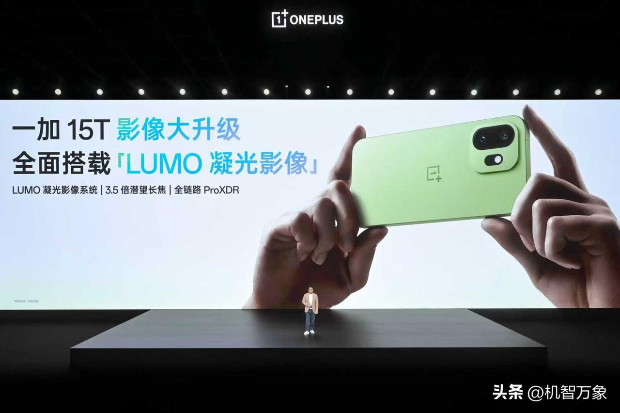 5000 万像素大底旗舰主摄 IMX906，搭配小屏手机上罕见的 3.5 倍潜望
