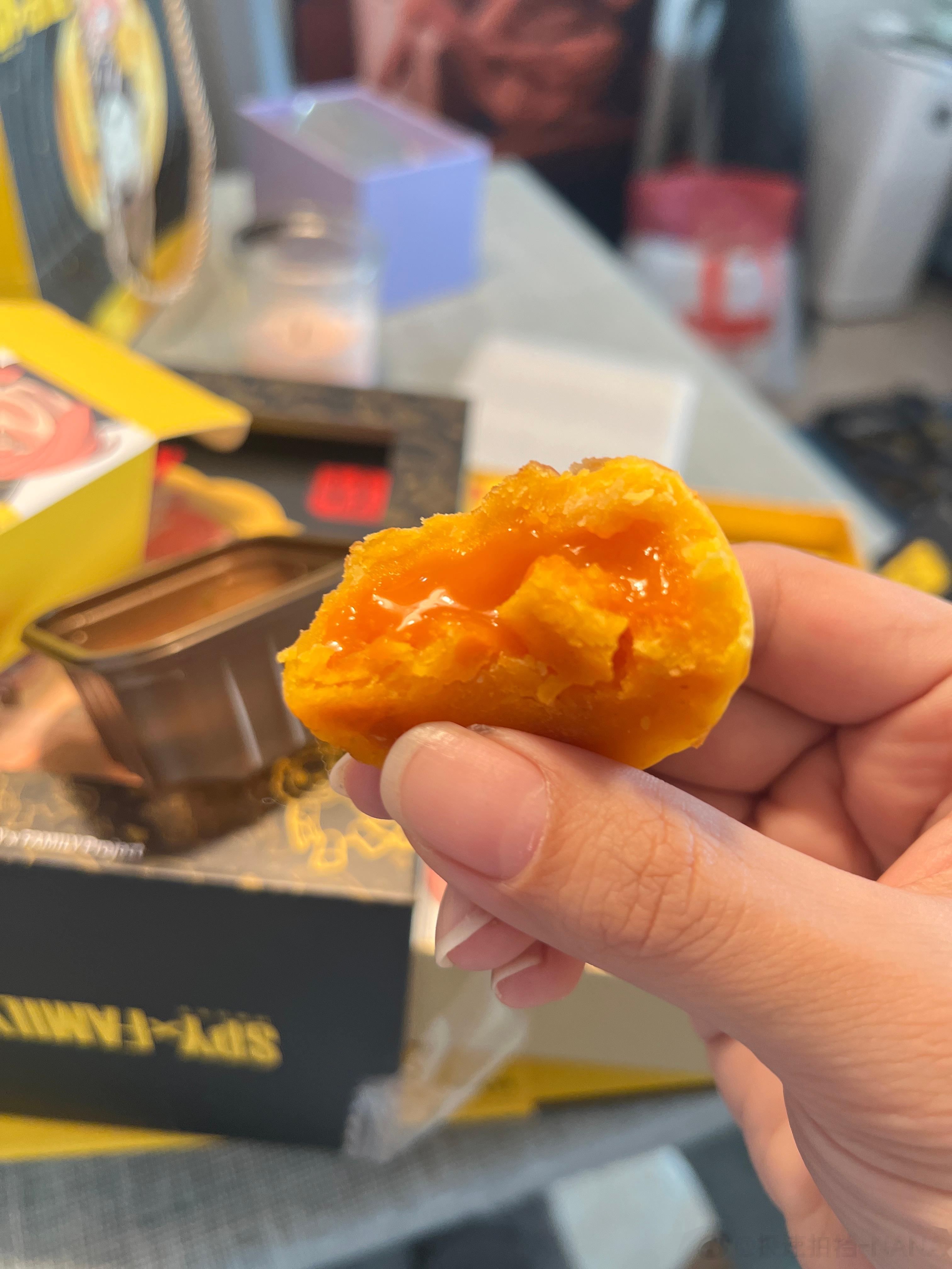怎么回事！间谍过家家月饼居然比那些大牌子要好吃！我还以为只是外观党[抱一抱][抱