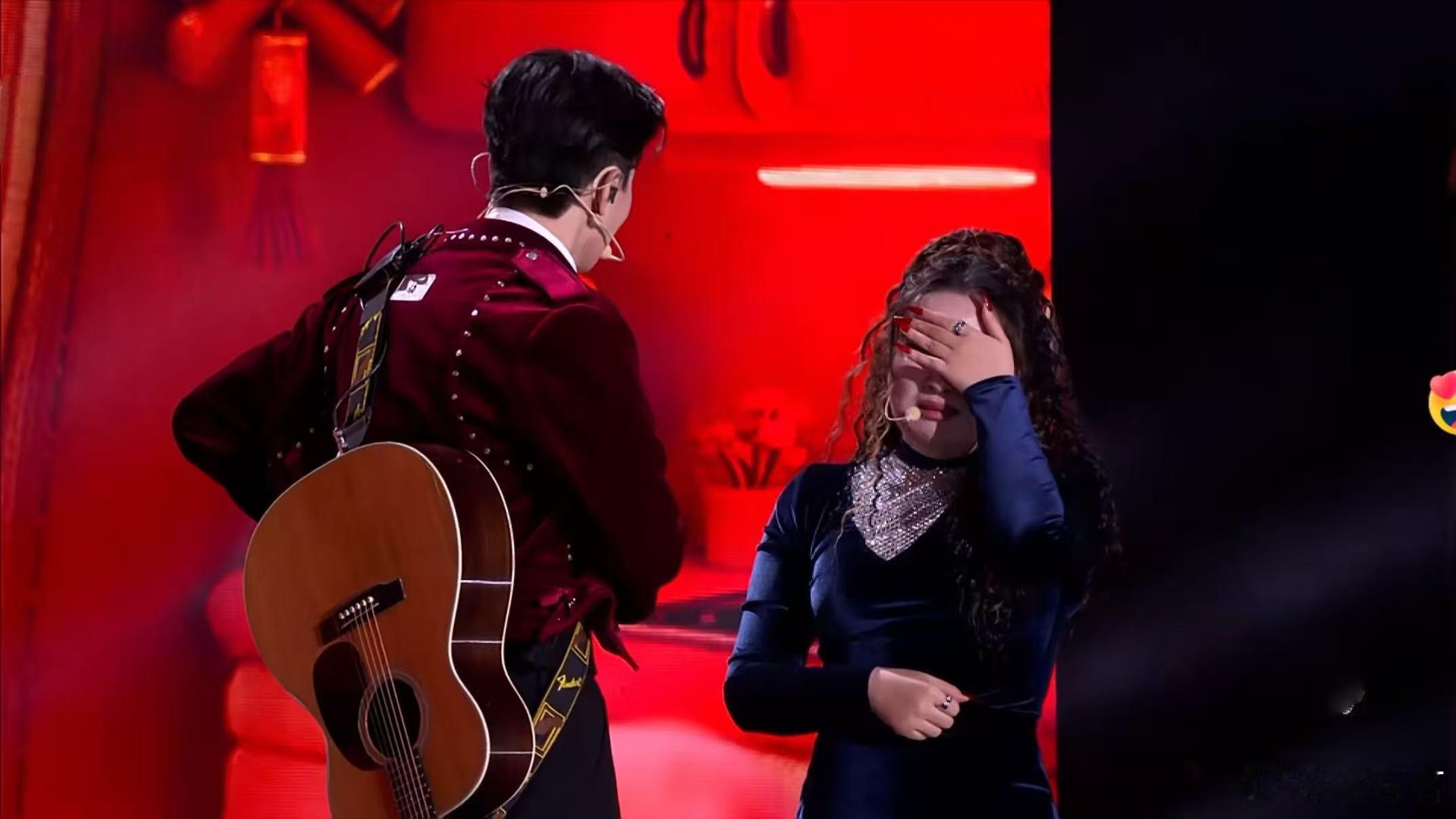 李川一车花海求婚锤娜丽莎锤娜丽莎被李川求婚当场落泪满车玫瑰，一场高调告白。爱情长