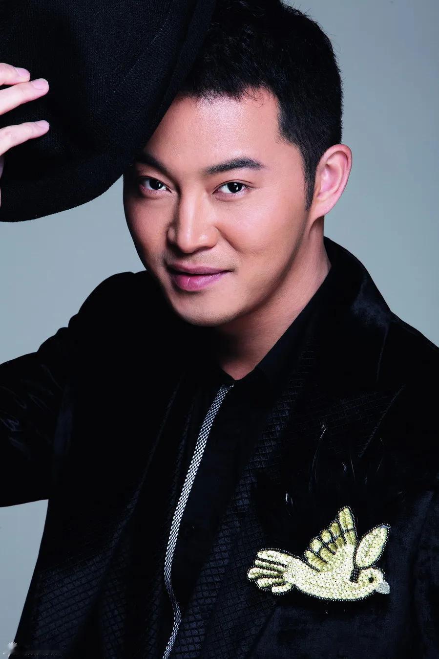 演员沙溢:拍完《亲密旅行》这部电影后，我身边有一些制片人朋友发出邀请说，让安吉再