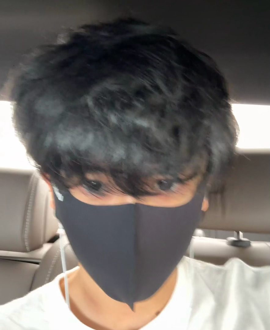 不说了，我老蚥蚥长这么帅我还有啥好愁的了 