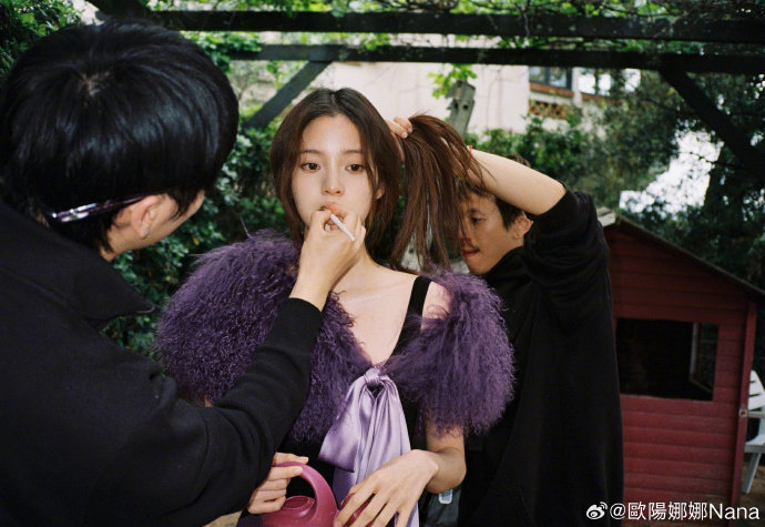 欧阳娜娜出片秘诀欧阳娜娜好标准的双眼皮 欧阳娜娜怎么能做到每张照片都这么好看又有