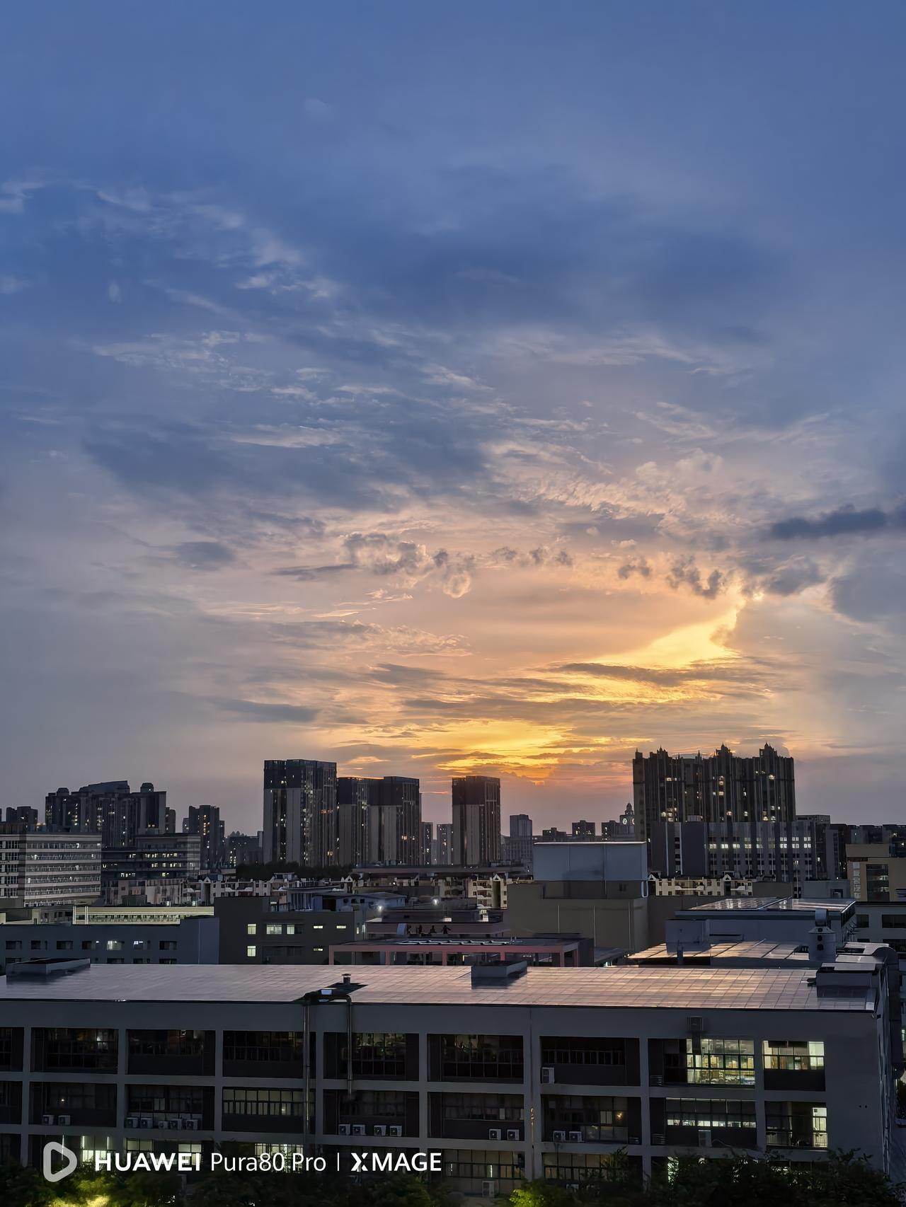 上联：水深千尺终有底，诚邀下联：天高万里无尽头