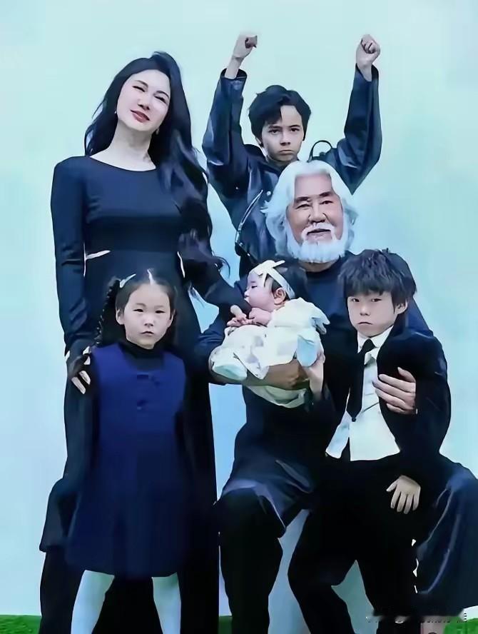 74岁的张纪中

给所有男人提了个醒

不是因为年迈还要辛苦养家，也不是因为老夫