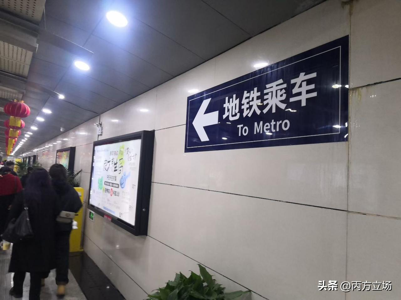 谈点做自媒体的感受。每天这时候往回赶，奔波以后也还比较充实。我想说什么呢？在贵阳