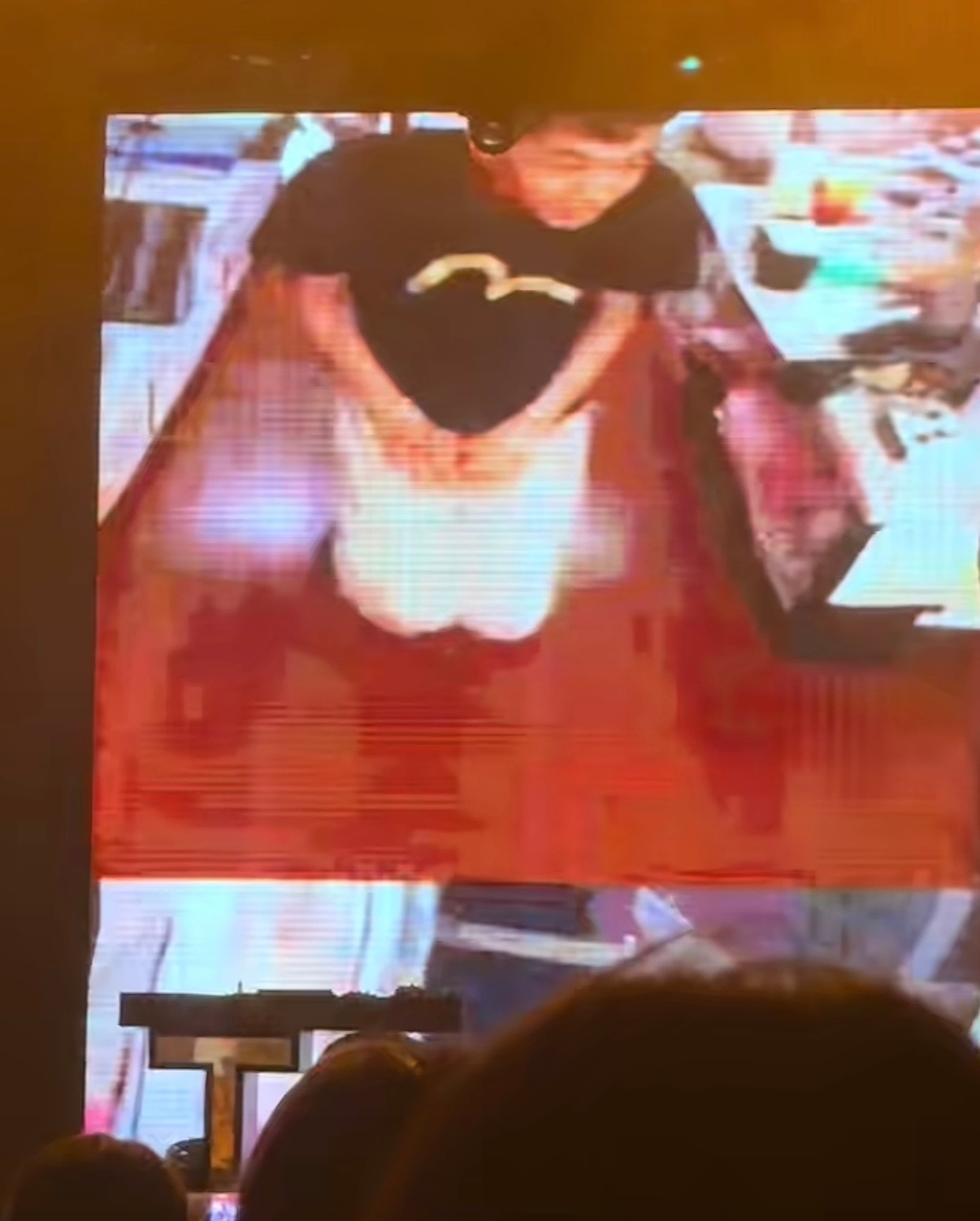 秦霄贤跪遥控器视频秦霄贤跪遥控器菜单 ？？？ 这是秦霄贤？？？ 