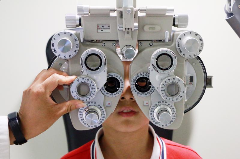 16.8元的眼镜套餐还有的赚？批发商：除去成本能赚6块8，一副镜架6元，镜片只要