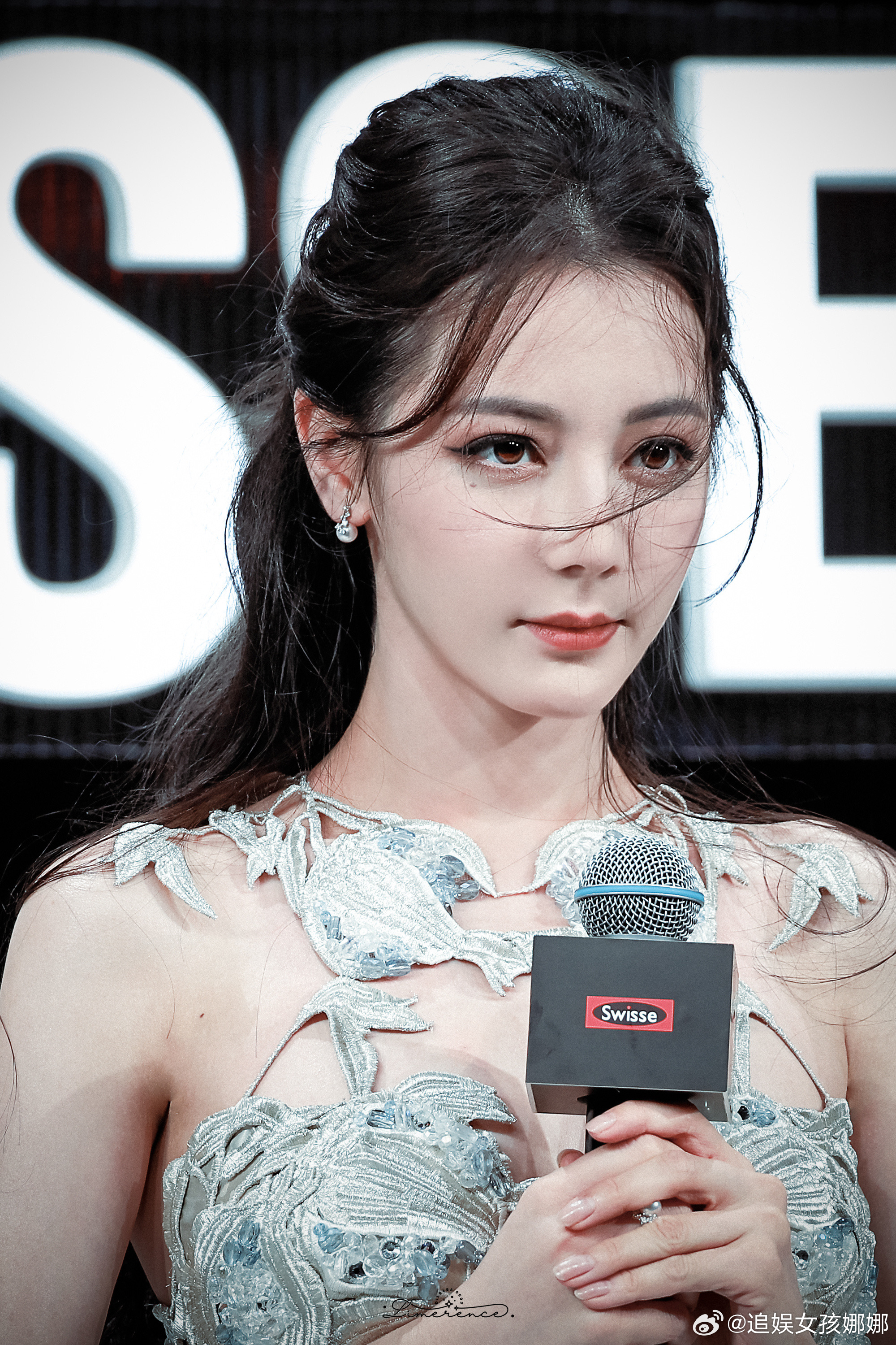 迪丽热巴美到天地不知为何物了