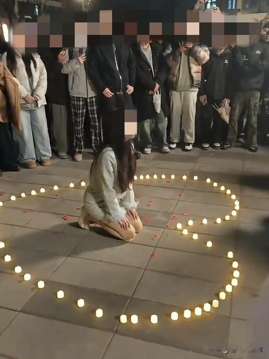 现在的大学生也挺会紧跟潮流的，利用学习之余拍摄短剧，学业和兴趣两不误。特别是那些