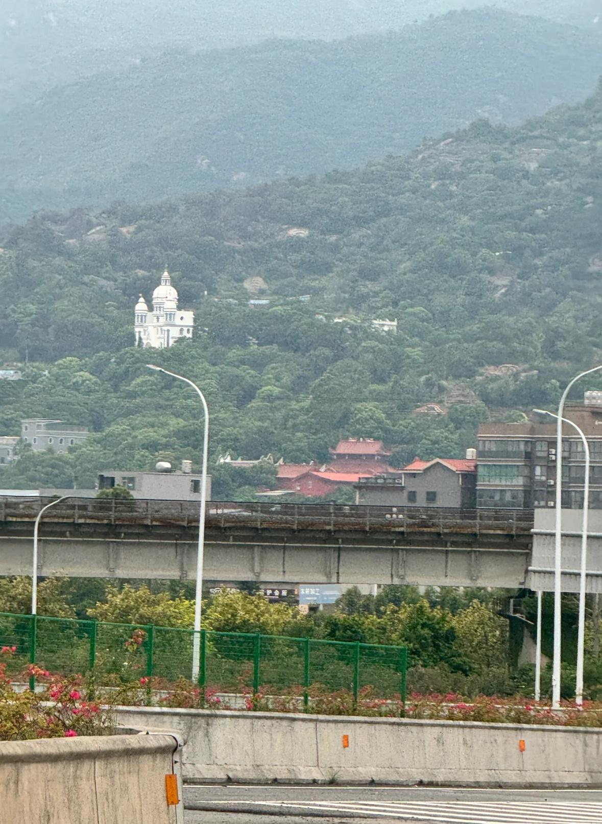 为什么有钱人都喜欢把别墅建在山上？ ​​​