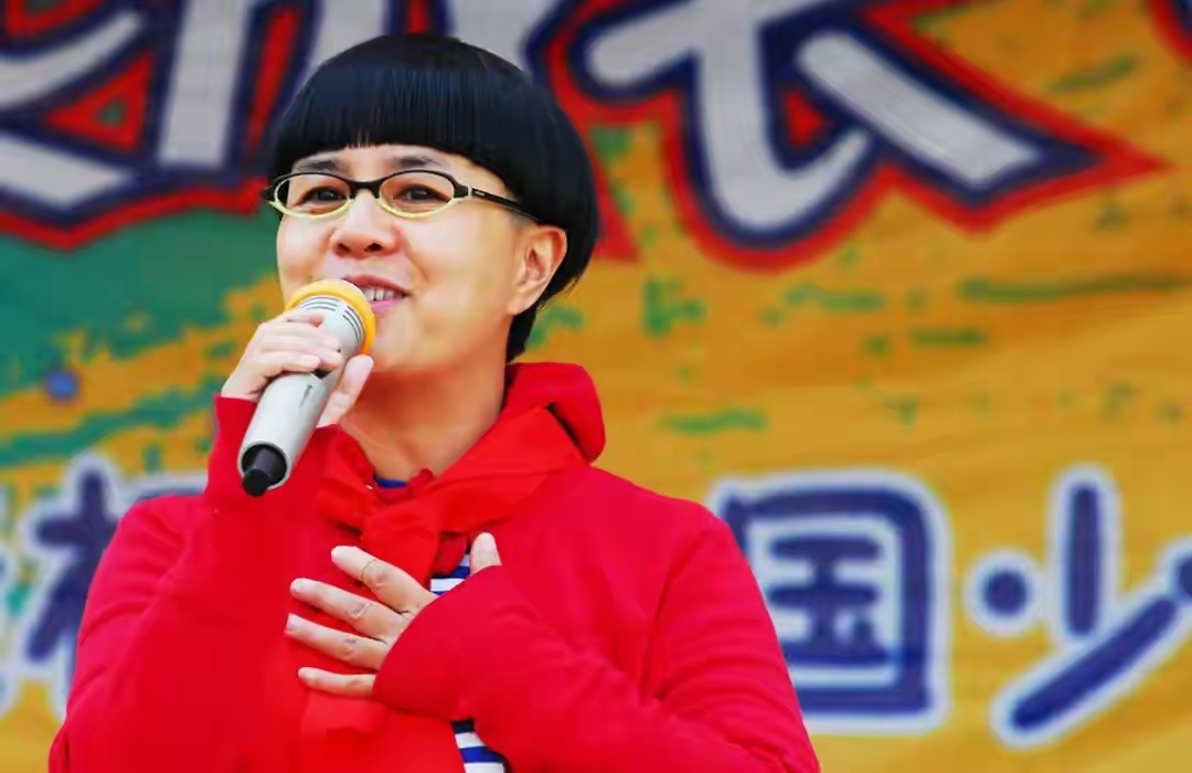 金龟子自曝每月退休金8900元，和丈夫青岛养老，被众人怒批在炫富 