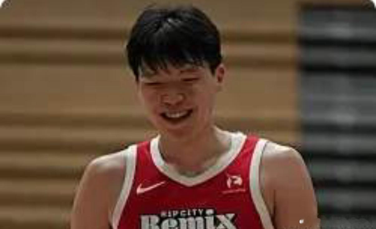 具备NBA发展联盟水平的4位中国球员:1、NBA开拓者队杨翰森，发展联盟顶尖水平