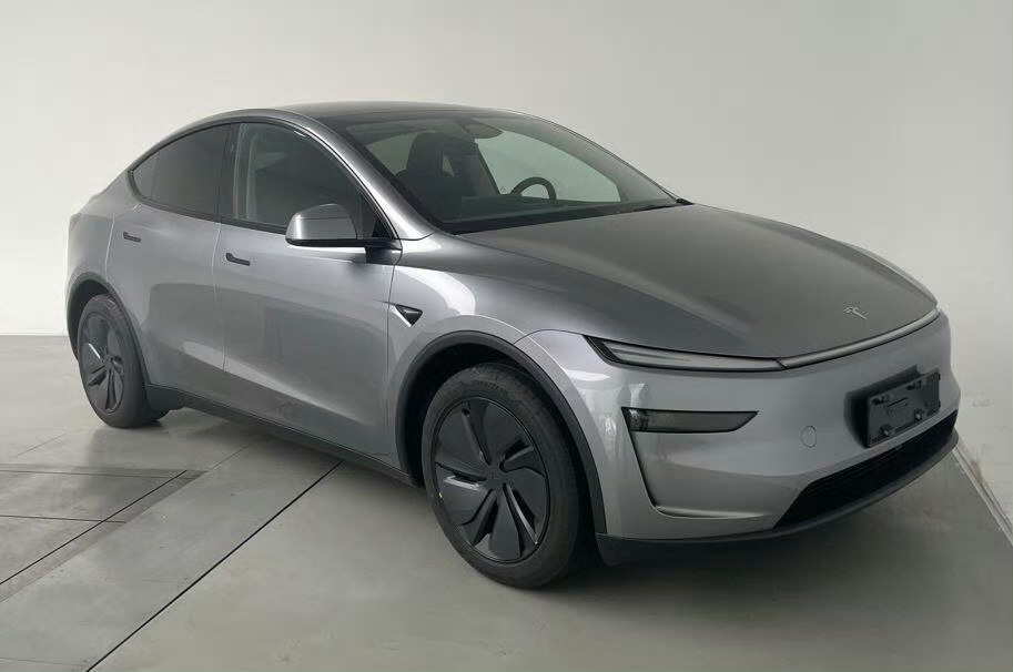 新款特斯拉 Model Y 看多了其实还行，主要是辨识度高了些，颜值减分，不过不