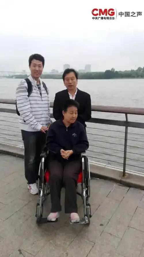 这个谎撒的太大了！近日，央视媒体曝光了上海一位警官，他竟然假扮山西一对老人的儿子