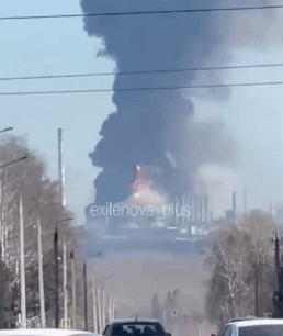 就当俄罗斯拒绝乌克兰提出的复活节停火建议后，乌军无人机袭击了俄罗斯最大的石化综合