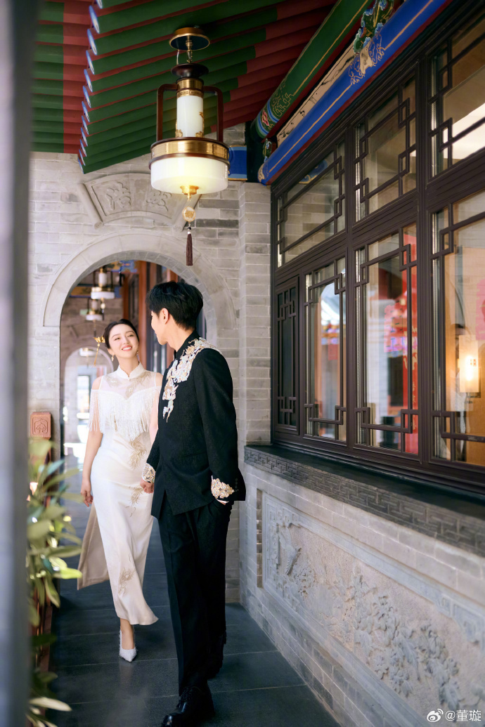 董璇张维伊婚后一年都在谈恋爱不搞花哨仪式，只踏实相伴约会，董璇张维伊把先婚后爱过
