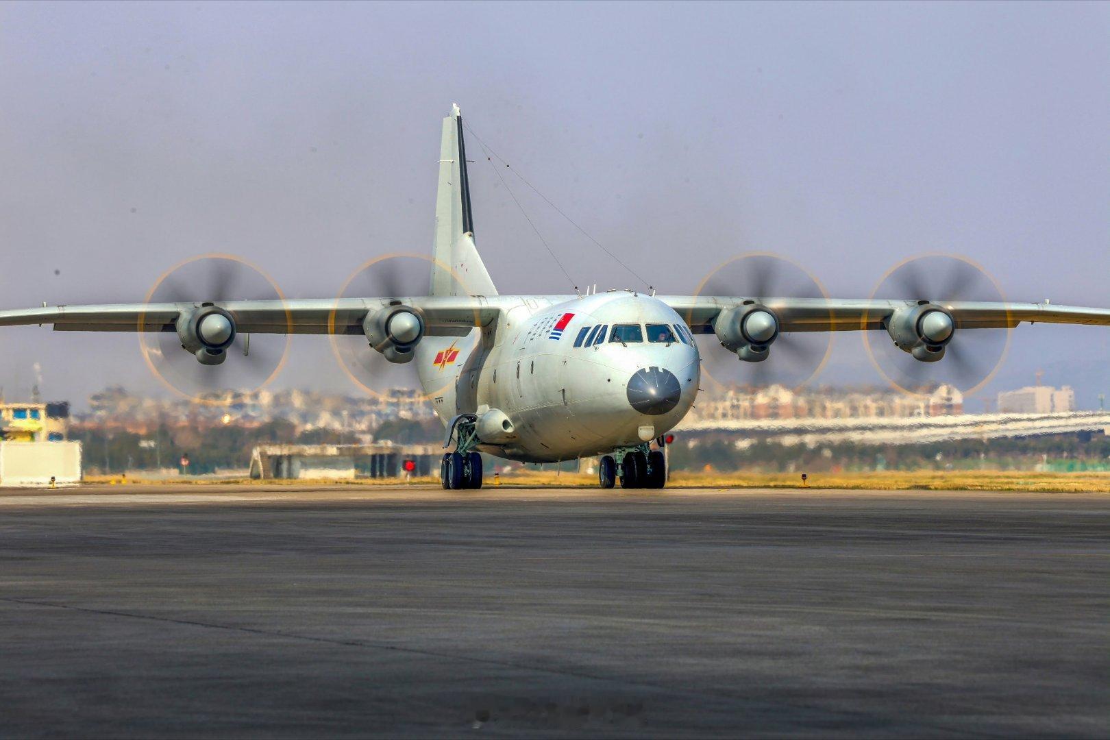 海空雄鹰【霸气十足！海军航空兵，反潜训练大片来袭】近日，东部战区海军航空兵某部组