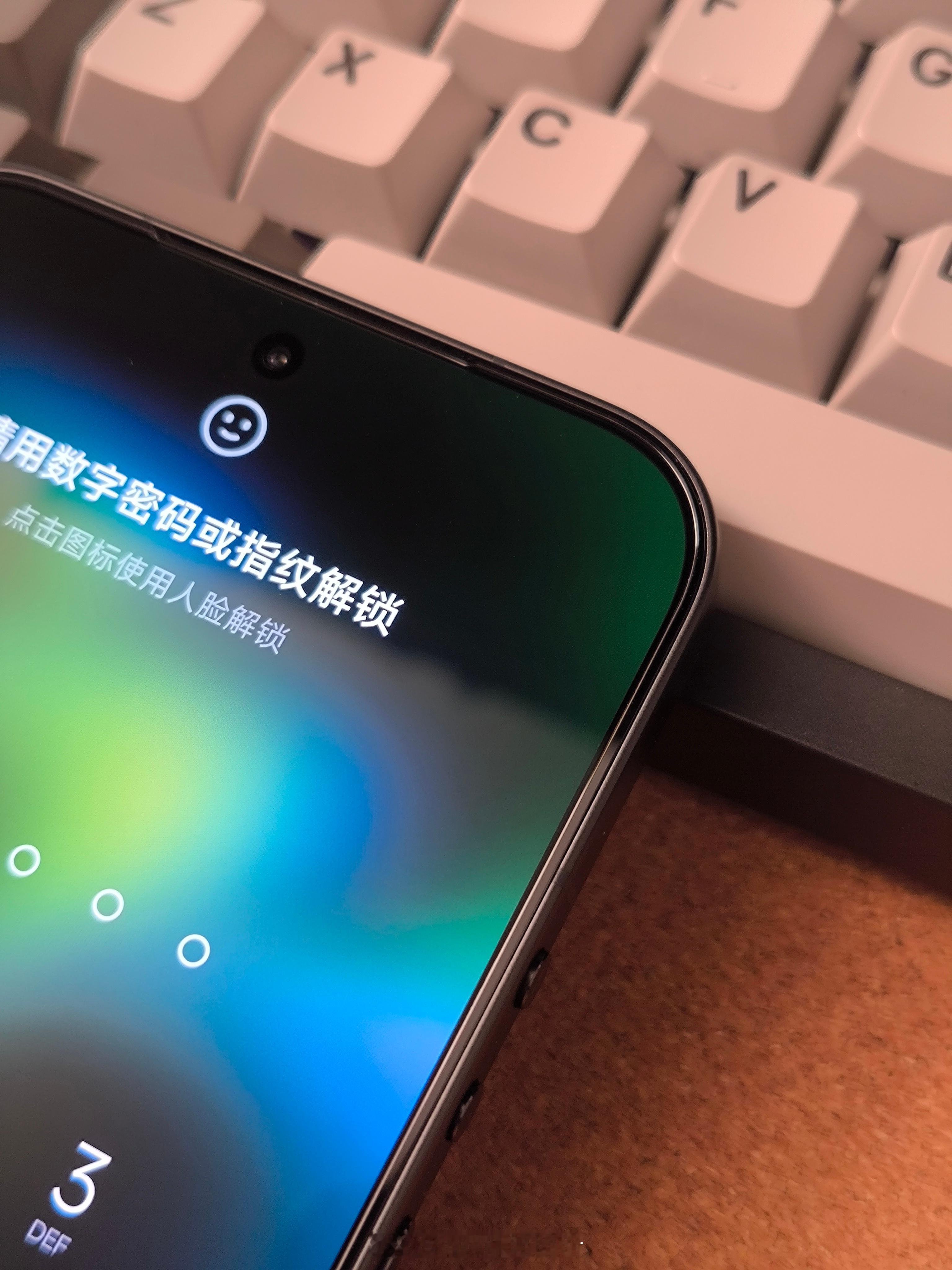 给小米17 Ultra整了个超薄贴膜，的高铝硅UTG超薄是真薄啊，薄到撕下塑料膜
