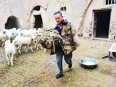 真硬气！2003 年，上门女婿刘斌因意外失去双臂，并丢掉工作，两年后又被妻子一家