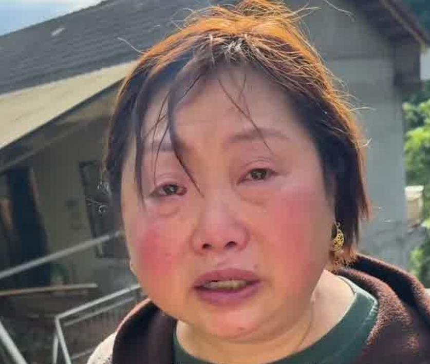 #同事力挺被网暴村支书勤恳尽责#【石门村支书灾区戴耳环遭网暴！同事回应：非常气愤
