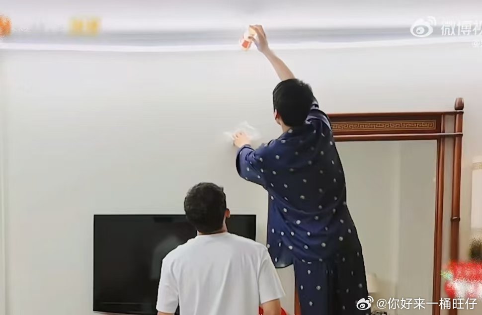 龚俊抓虫子这段龚俊太man了 龚俊也太man了，很难不爱抓虫子这段！ ​​​