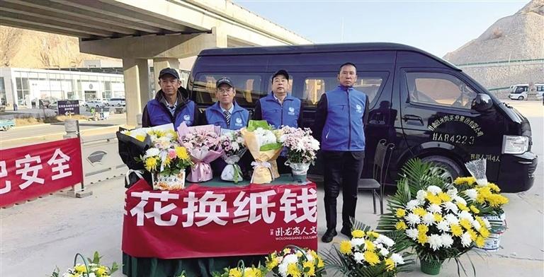 代祭扫寄思念 ——兰州多措并举让清明祭扫更文明更暖心】清明时节，追思悠悠。连日来