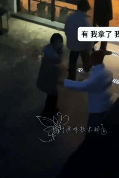 一帧蹦蹦跳跳的妈咪 我要被萌死了[抓狂][抓狂]昀牵孟绕 ​​​