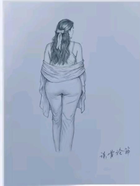 素描作品
课外兴趣爱素描；
家长给报课外班；
经过整整六年多；
学的知识还可以；