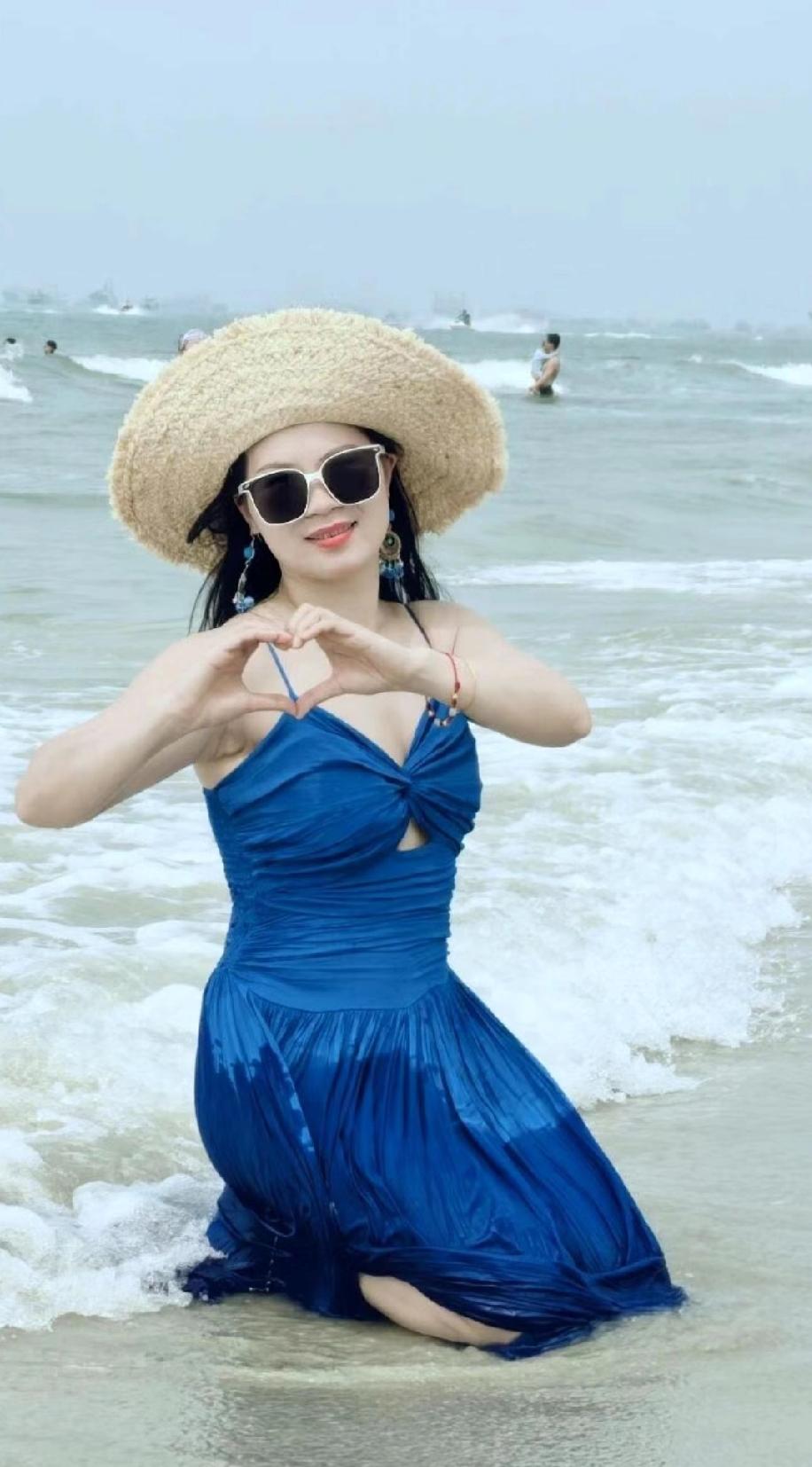 人生该简单，独处很快乐！五十岁后明白了两个道理，只要少和人打交道，就会省去很多没