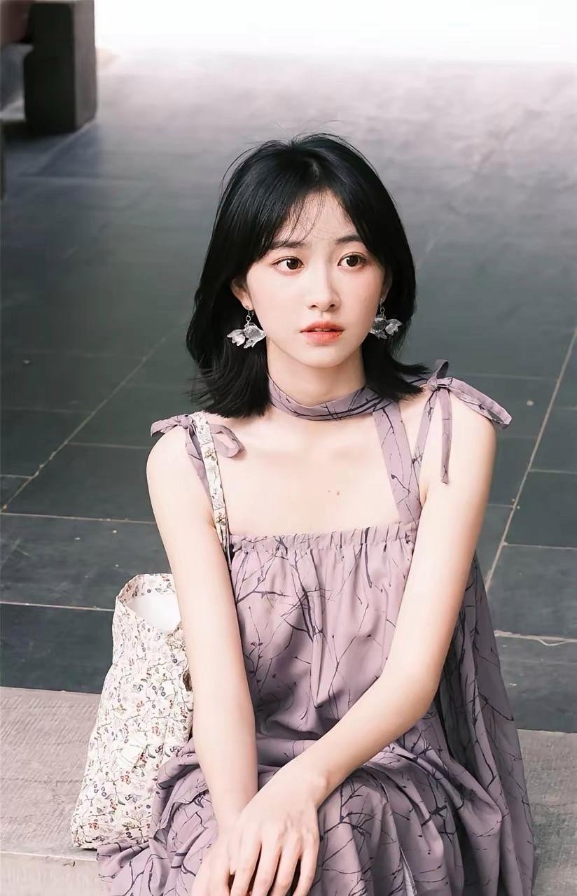 节目里吴镇宇盯着“杨肸子”名字发懵，满脸问号。郝蕾笑出声，曾志伟凑过去小声提醒读