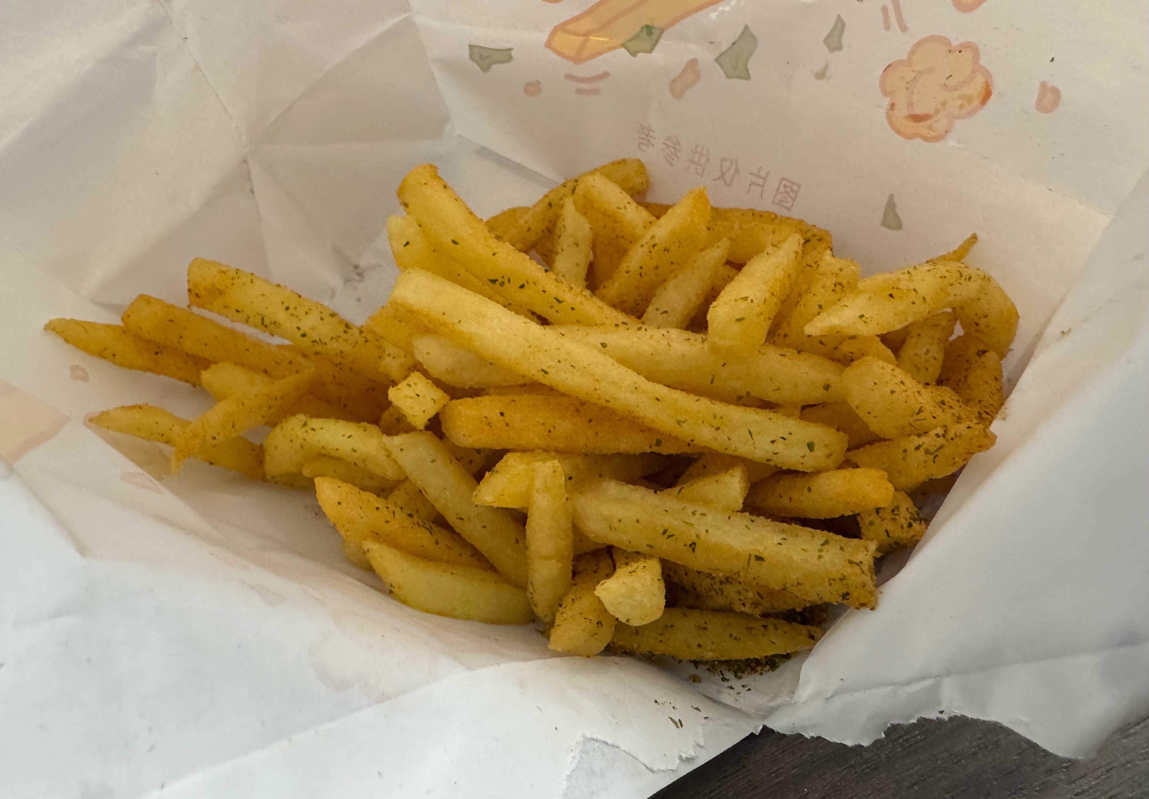 买了一包薯条当中饭，天热实在不想去食堂了 ​​​