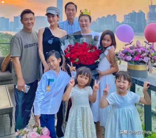 3月11日，陈浩民夫妇自述撤离迪拜细节
陈浩民带老婆跟岳父岳母去谈生意，遇到迪拜