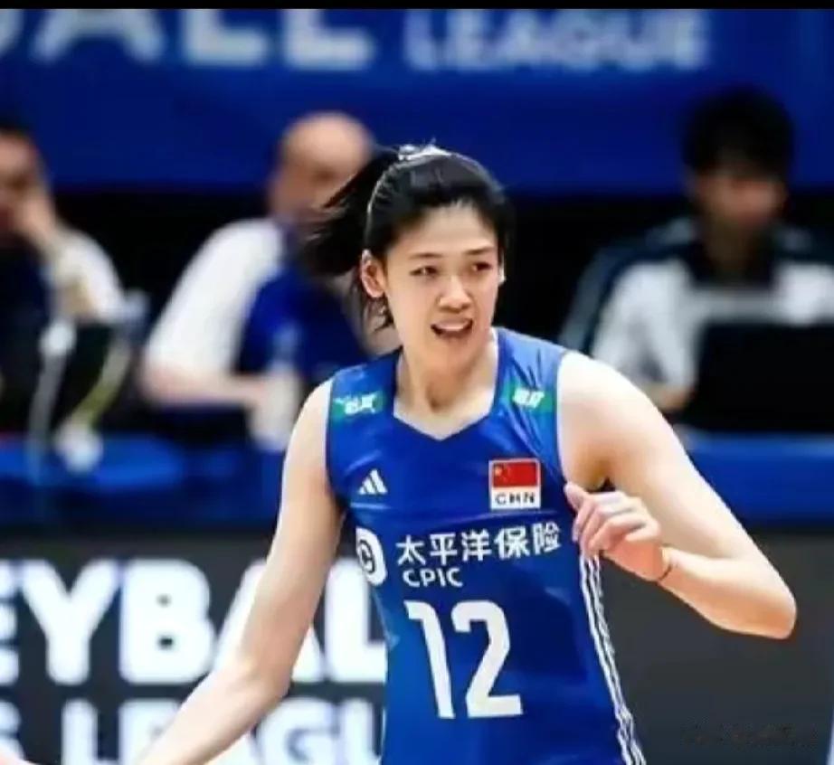 李盈莹、丁霞真值得表扬，对墨西哥队第二局局末，吴梦洁换上场，可比分巳是24了。这