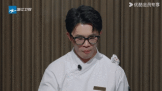 厨师比赛套模板被评委当场拆穿 百厨大战 赛场杜绝模板化敷衍做菜，选手投机行为被评