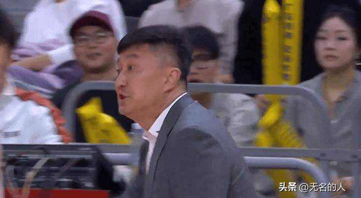 广东大比分落后，杜峰指导暴怒！萨姆纳出现失误，被古德温连续三分打进




广东