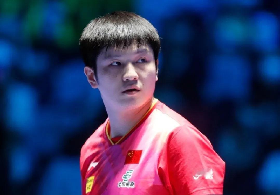 樊振东4-0杜达！
#澳门世界杯# 男子小组赛，国乒樊振东对阵德国杜达，经过四局