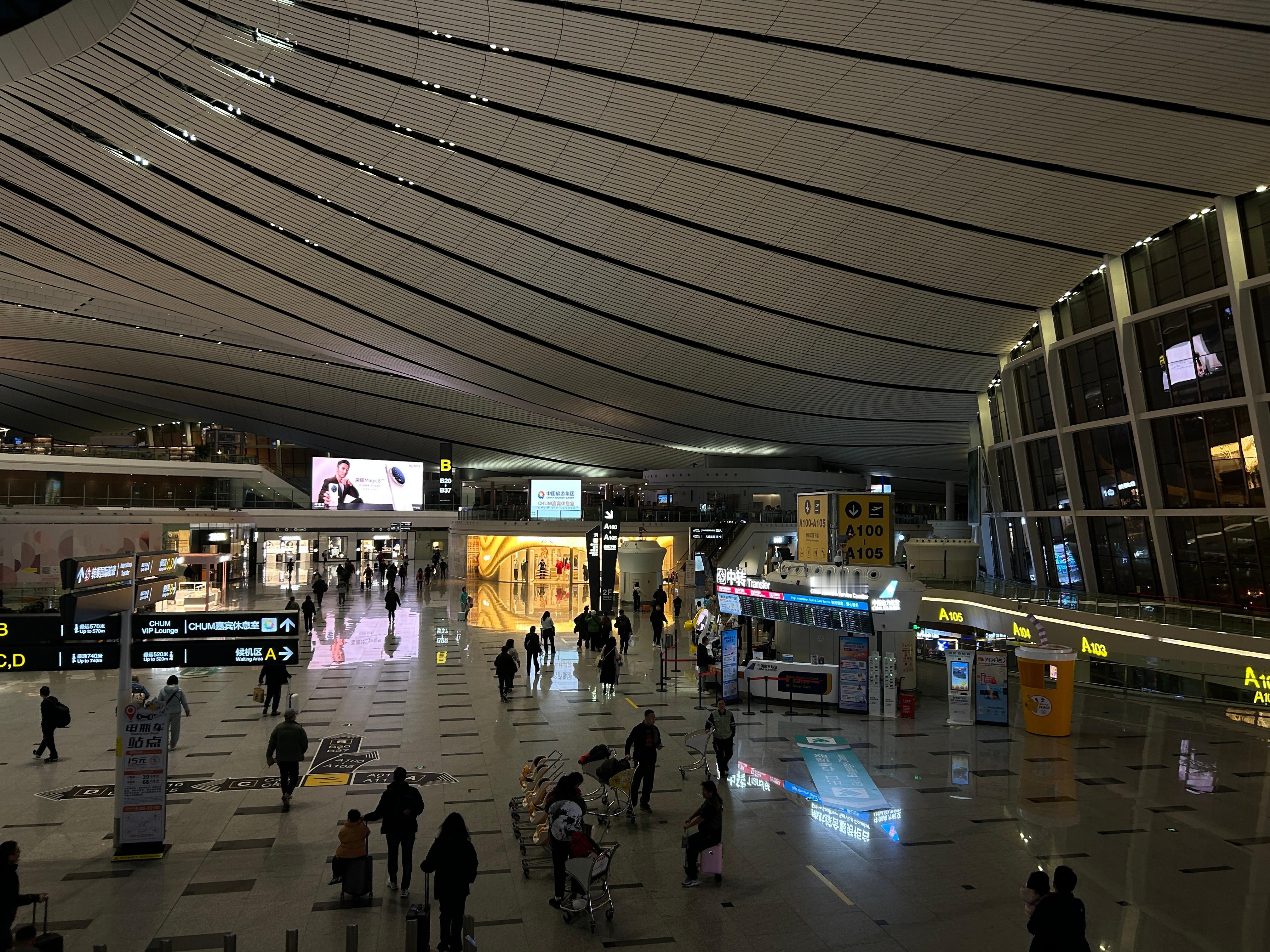 生活手记 突然觉得大兴机场比首都机场要文明和先进一些。因为走了易安检通道，安检提