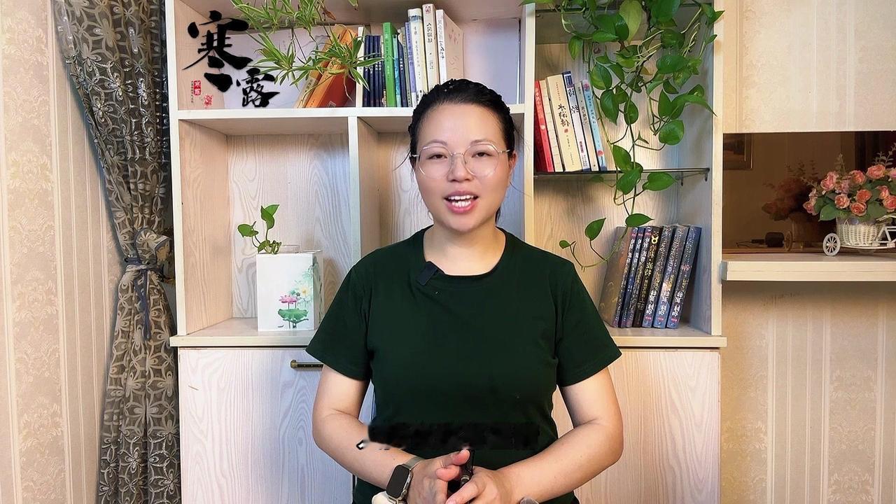 🌿寒露不只是降温，更是自然的温柔提醒。红莲落尽化作春泥，渡头烟火起，藏着归人的