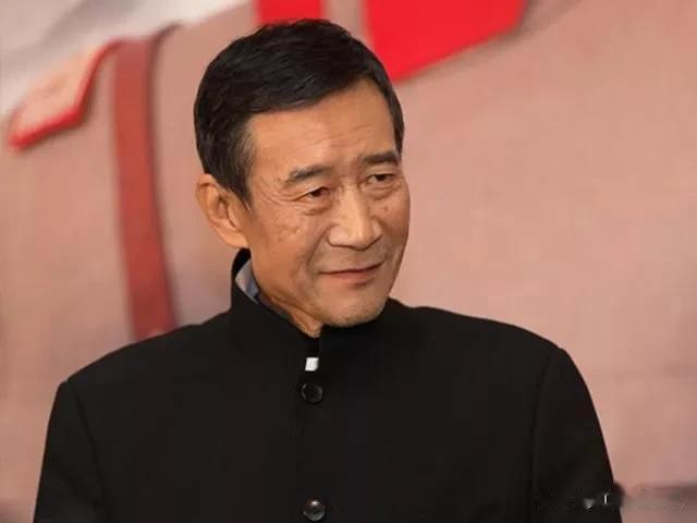 称得上是国宝级的5位男明星[玫瑰]

第1，李雪健

第2，濮存昕

第3，六小