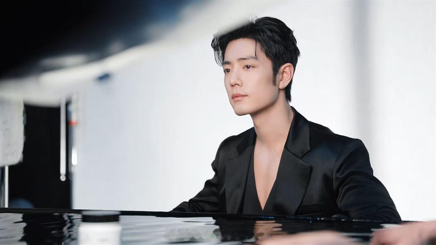 肖战800米胸肌going我最新大片还原“这就是著名的800米胸肌吗”名场面，h