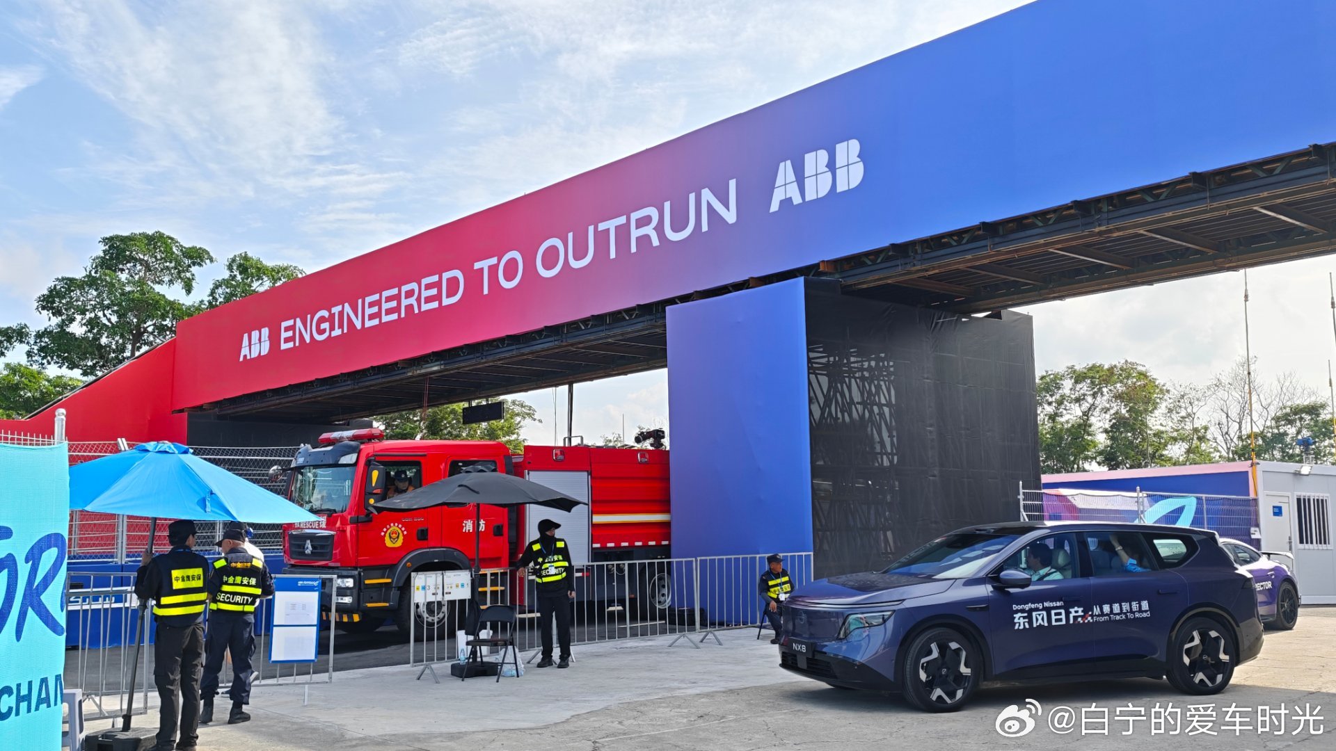 这就是电动赛车和车手高温极限测试，不知道这些欧洲来的司机们穿着赛车服在这啥体验。