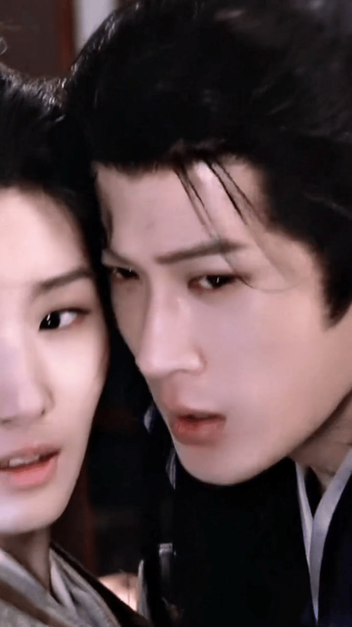 我真的好喜欢把头一掰，眉头一皱，从看外面突然一下看向面前的人这里的眼神啊啊啊，就