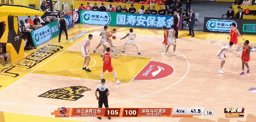 他咬牙坚持要复出，他最后时刻两锤定音。孙铭徽是什么级别的球星无须再赘述，杯赛他受