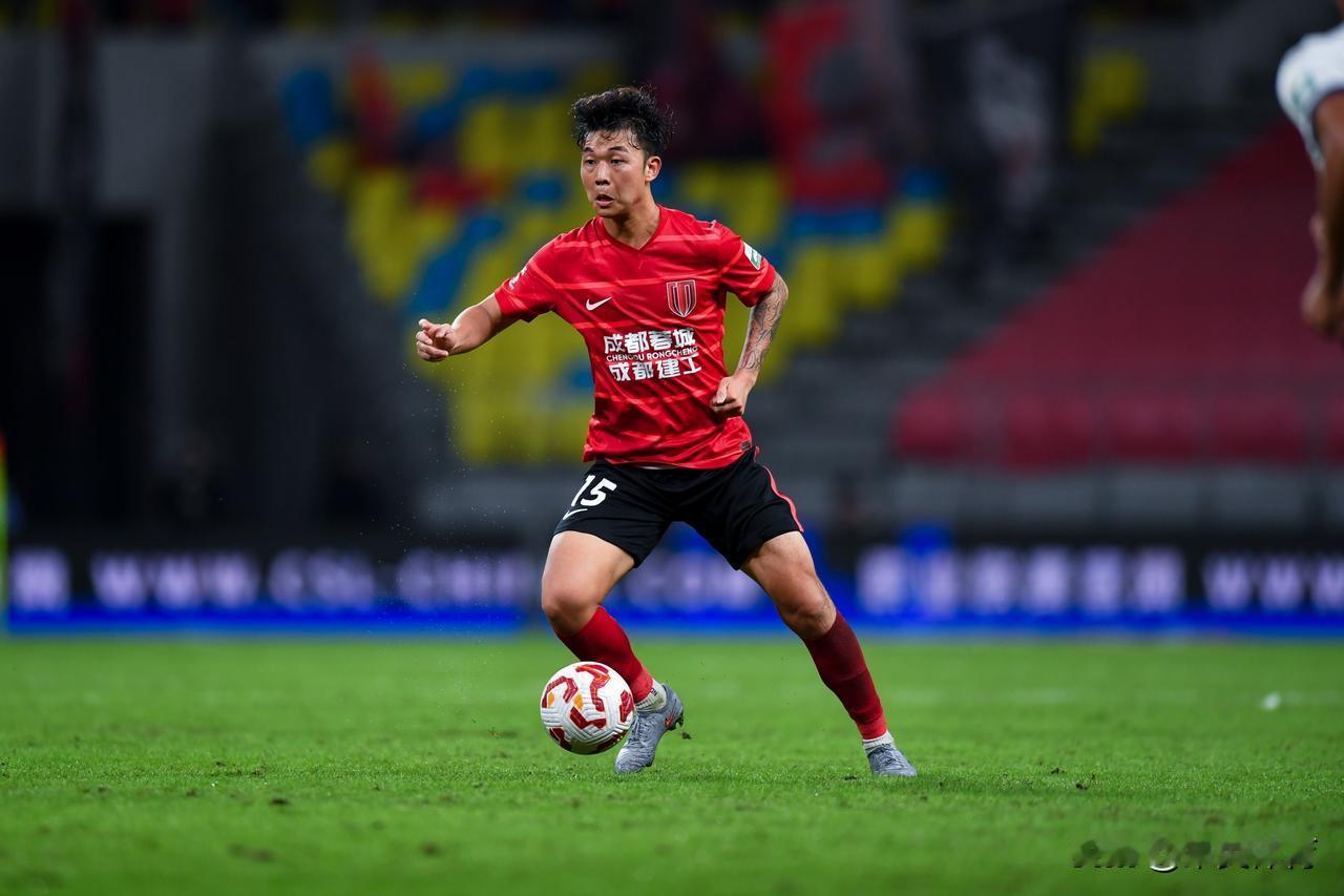 严鼎浩转会辽宁铁人？
    正当成都蓉城传出主帅徐正源突然终止续约谈判之际！今