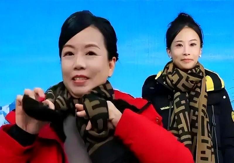 三石现身现场，因为个子低，引发网友热议，不过身高并不是她被吐槽的真实的原因！

