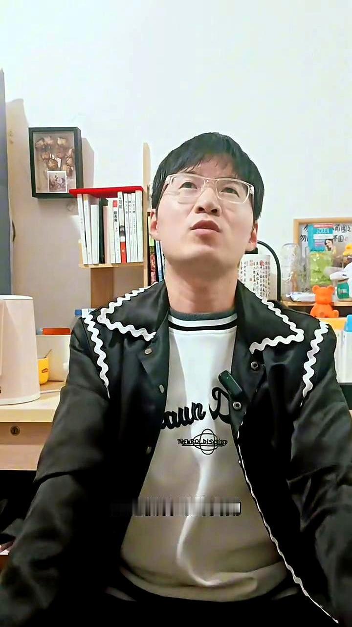 都说董宇辉背后有人，我看未必。
 

真有靠山，谁会在低谷里熬那么久？
 

人