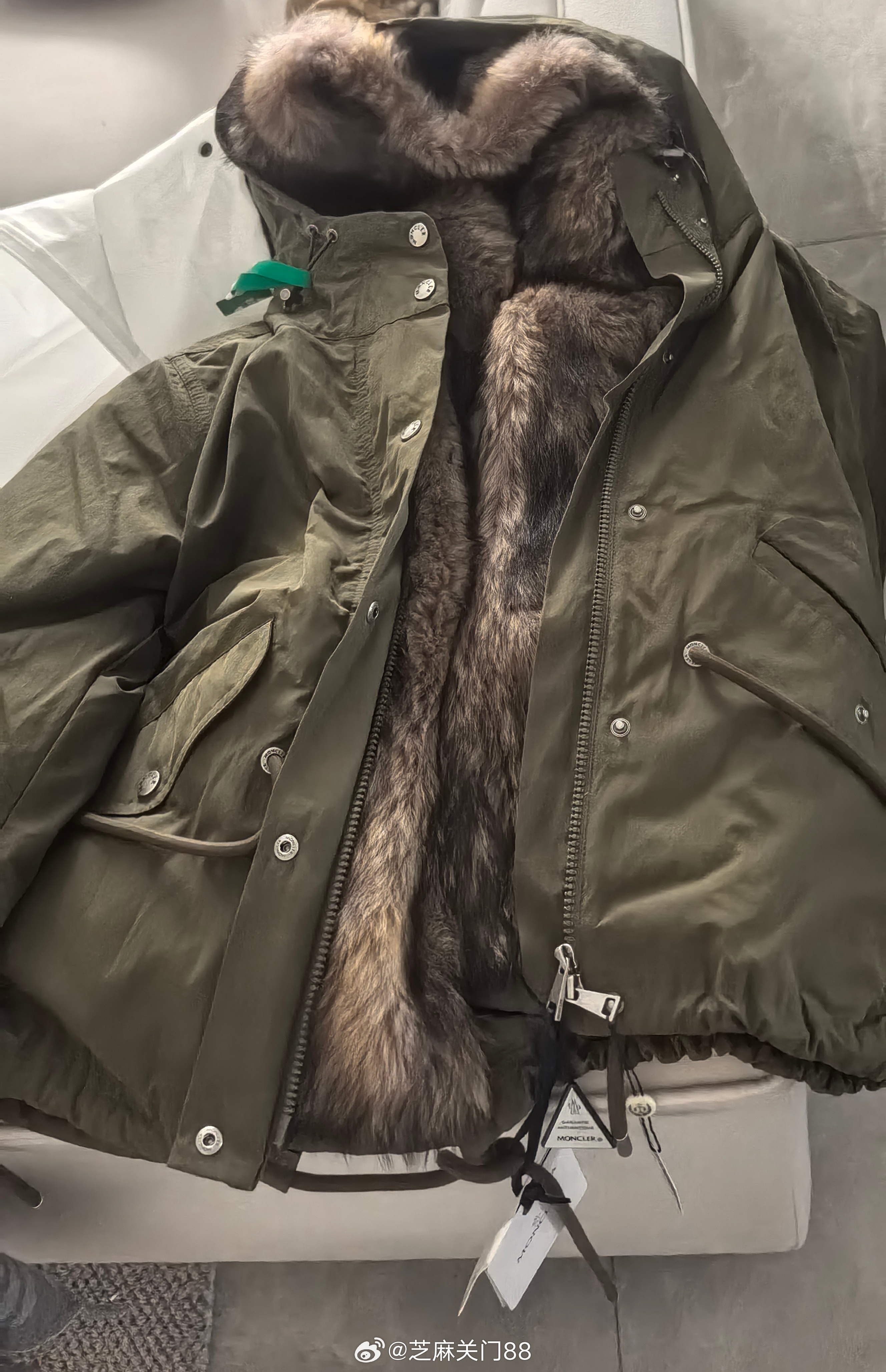 一家子买衣服就得整整齐齐的 ​​​